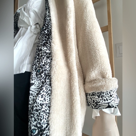 Smashed Lemon cozy Fleece Over Coat with Satin Cheetah Print interior - Picture 7 of 15
